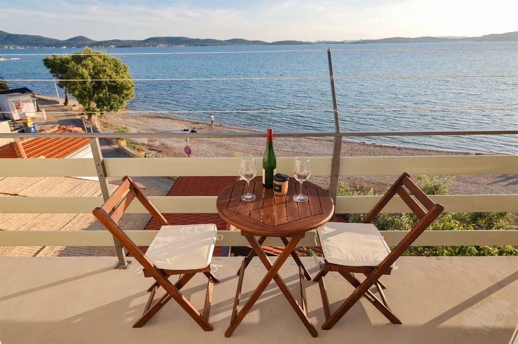 1-Bedroom Seafront Apartment in Sukošan (Sleeps 3)