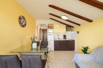 1-Bedroom Seafront Apartment in Sukošan (Sleeps 3)