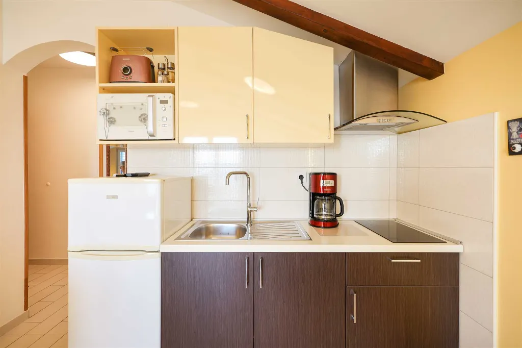 1-Bedroom Seafront Apartment in Sukošan (Sleeps 3)