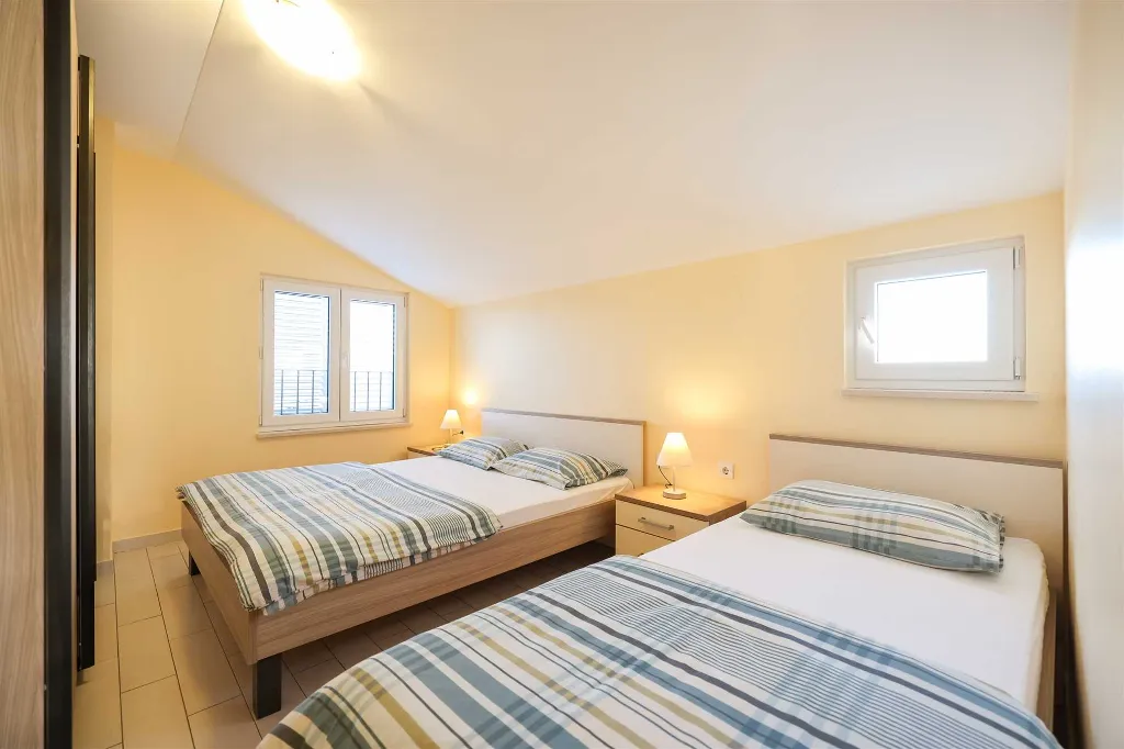 1-Bedroom Seafront Apartment in Sukošan (Sleeps 3)