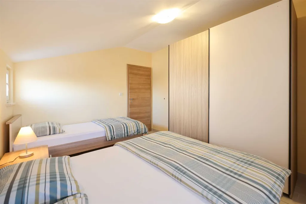 1-Bedroom Seafront Apartment in Sukošan (Sleeps 3)