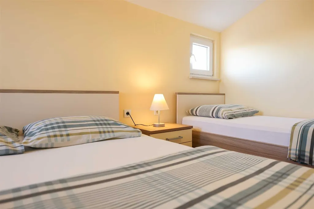 1-Bedroom Seafront Apartment in Sukošan (Sleeps 3)