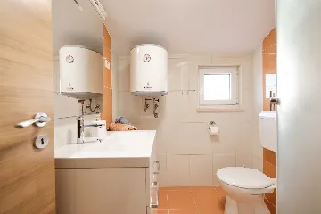 1-Bedroom Seafront Apartment in Sukošan (Sleeps 3)