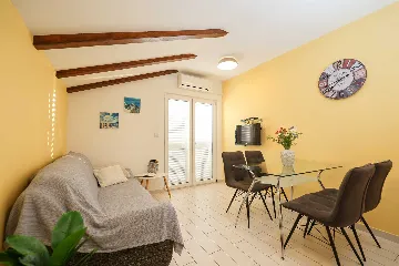 1-Bedroom Seafront Apartment in Sukošan (Sleeps 3)