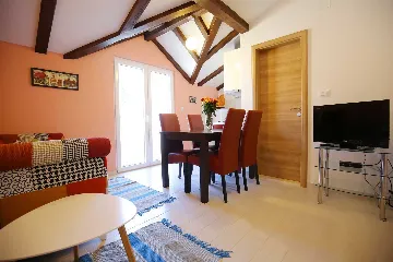 Air-Conditioned Apartment with Sea-View Balcony in Sukošan