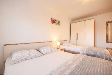 Air-Conditioned Apartment with Sea-View Balcony in Sukošan