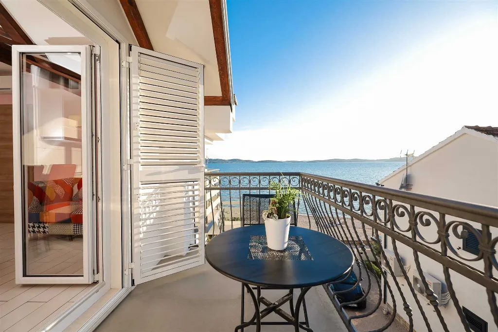 Air-Conditioned Apartment with Sea-View Balcony in Sukošan