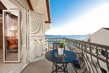 Air-Conditioned Apartment with Sea-View Balcony in Sukošan