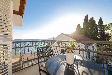 Air-Conditioned Apartment with Sea-View Balcony in Sukošan