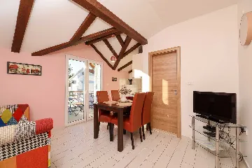 Air-Conditioned Apartment with Sea-View Balcony in Sukošan