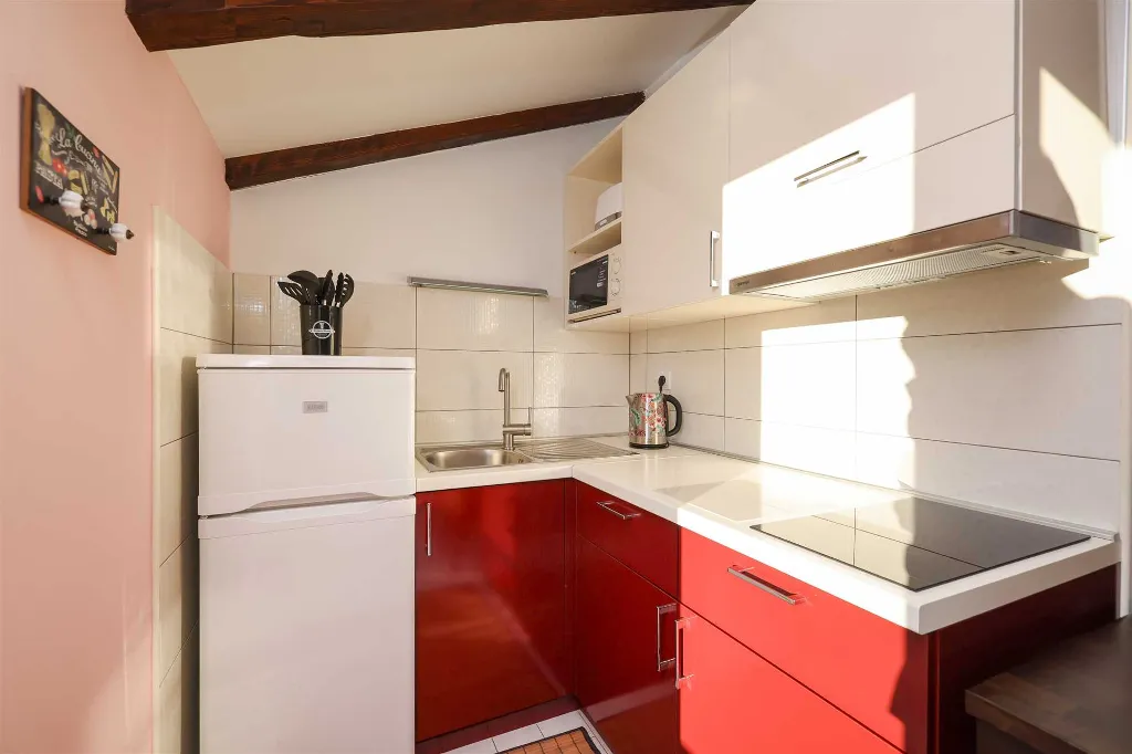 Air-Conditioned Apartment with Sea-View Balcony in Sukošan