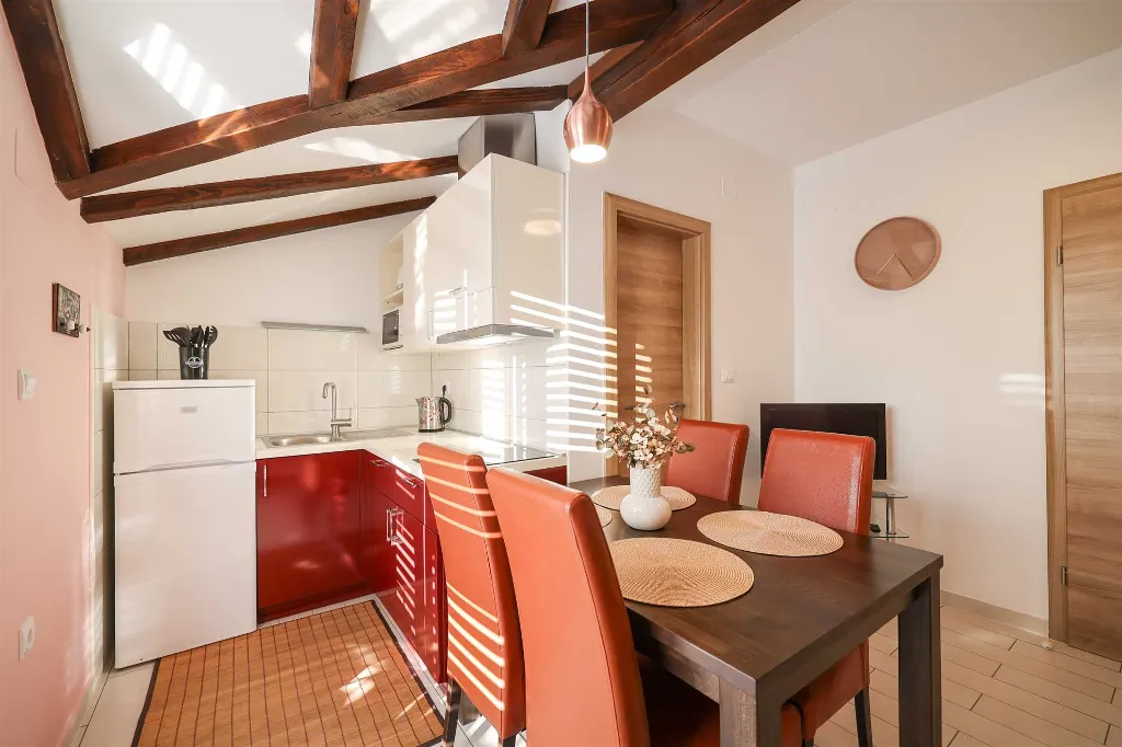 Air-Conditioned Apartment with Sea-View Balcony in Sukošan