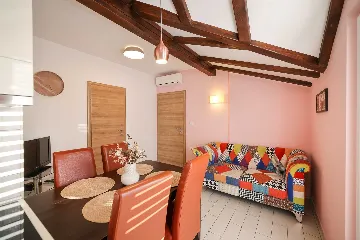 Air-Conditioned Apartment with Sea-View Balcony in Sukošan