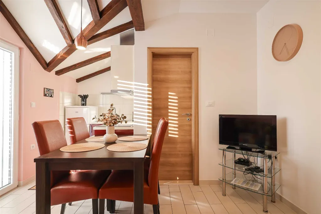 Air-Conditioned Apartment with Sea-View Balcony in Sukošan