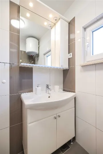 Air-Conditioned Apartment with Sea-View Balcony in Sukošan