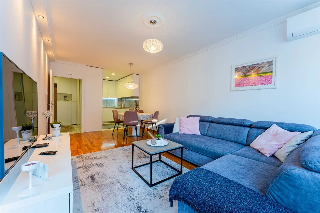 1-Bedroom Apartment with Loggia in Zagreb