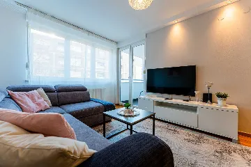 1-Bedroom Apartment with Loggia in Zagreb