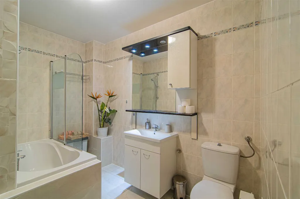 2-Bedroom Apartment in Zagreb for up to 5