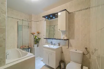 2-Bedroom Apartment in Zagreb for up to 5