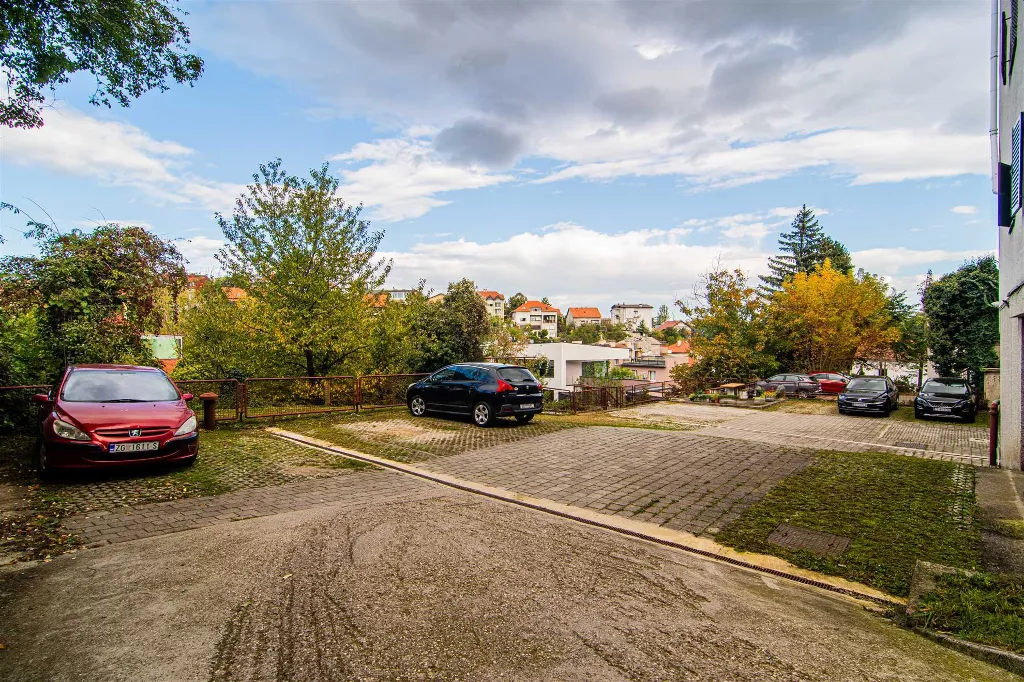 Zagreb Apartment with Loggia and Free Outdoor Parking