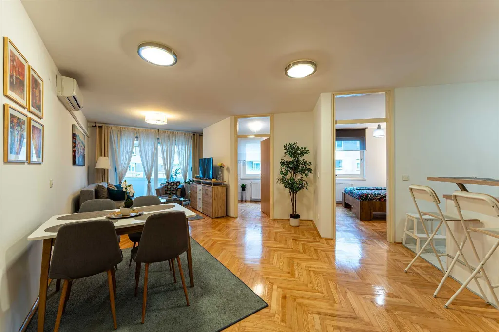 Zagreb 2-Bedroom Apartment for Up to 6 Guests