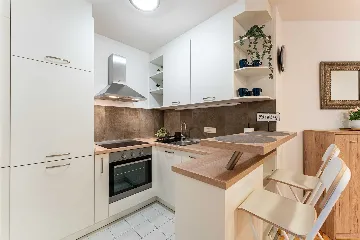 Zagreb 2-Bedroom Apartment for Up to 6 Guests