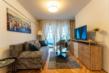 Zagreb 2-Bedroom Apartment for Up to 6 Guests