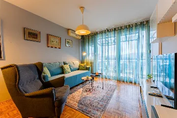 Zagreb 2-Bedroom Apartment with Loggia & Garage Parking