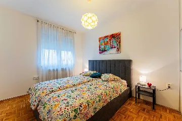 Zagreb 2-Bedroom Apartment with Loggia & Garage Parking