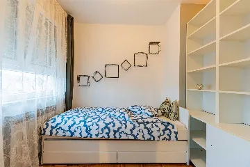 Zagreb 2-Bedroom Apartment with Loggia & Garage Parking