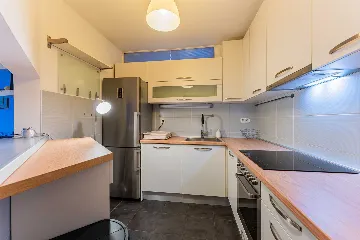 Zagreb 2-Bedroom Apartment with Loggia & Garage Parking