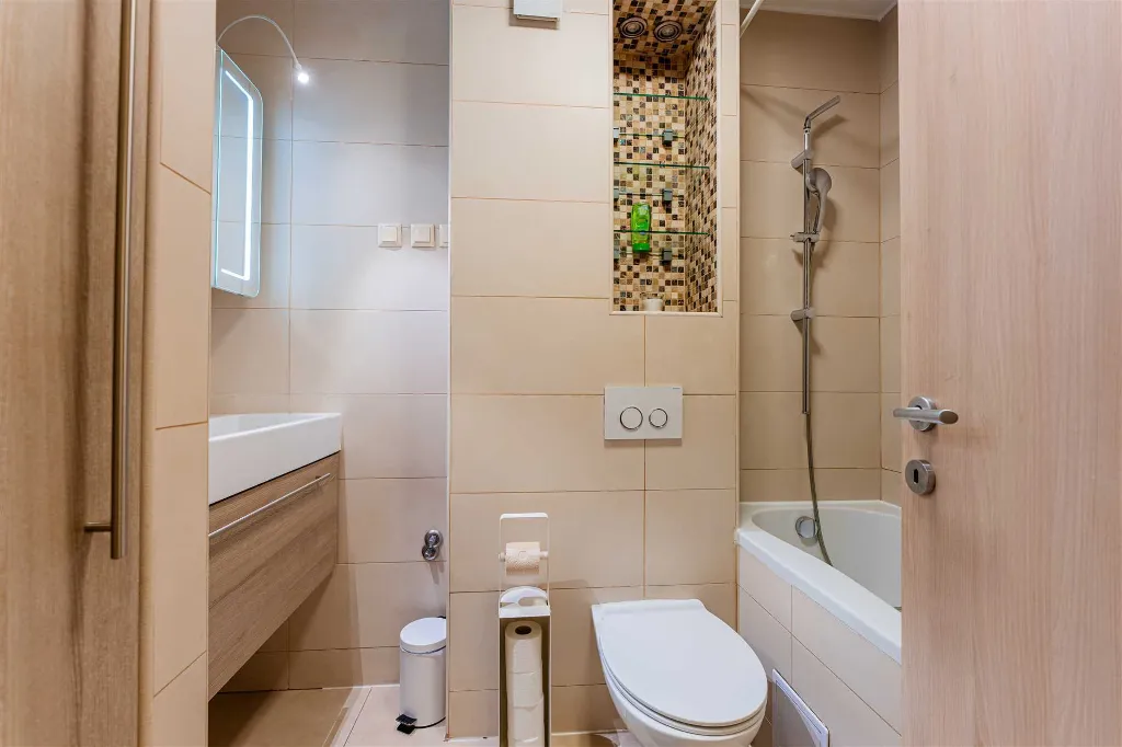 Zagreb 2-Bedroom Apartment with Loggia & Garage Parking