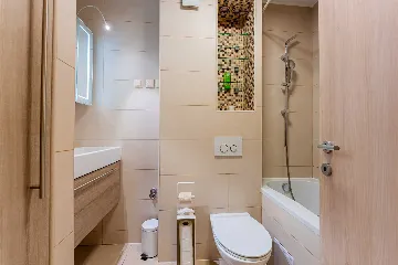 Zagreb 2-Bedroom Apartment with Loggia & Garage Parking