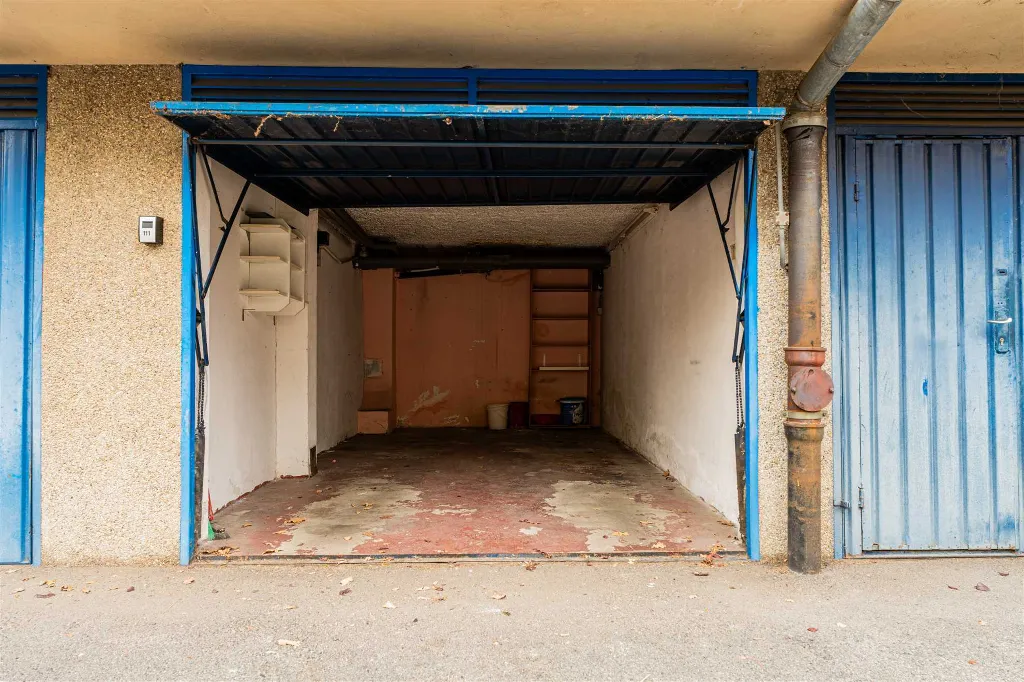 Zagreb 2-Bedroom Apartment with Loggia & Garage Parking