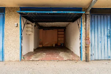 Zagreb 2-Bedroom Apartment with Loggia & Garage Parking