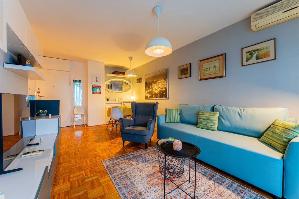 Zagreb 2-Bedroom Apartment with Loggia & Garage Parking