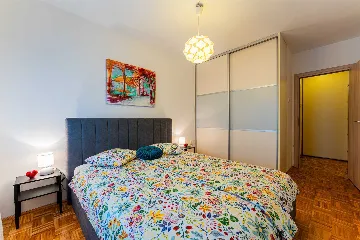 Zagreb 2-Bedroom Apartment with Loggia & Garage Parking