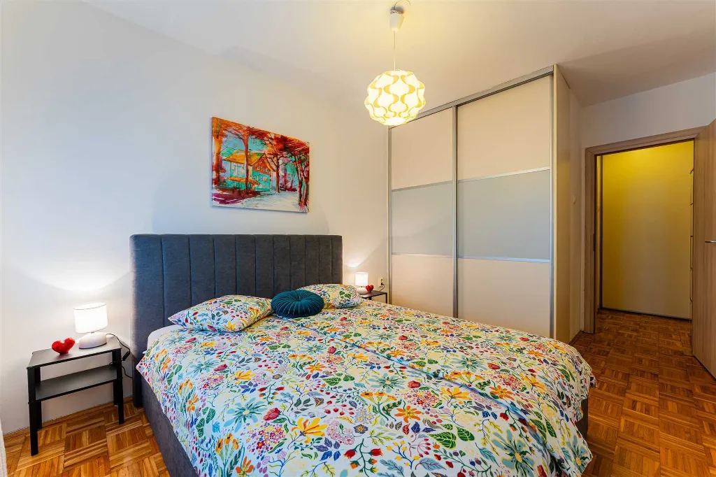 Zagreb 2-Bedroom Apartment with Loggia & Garage Parking