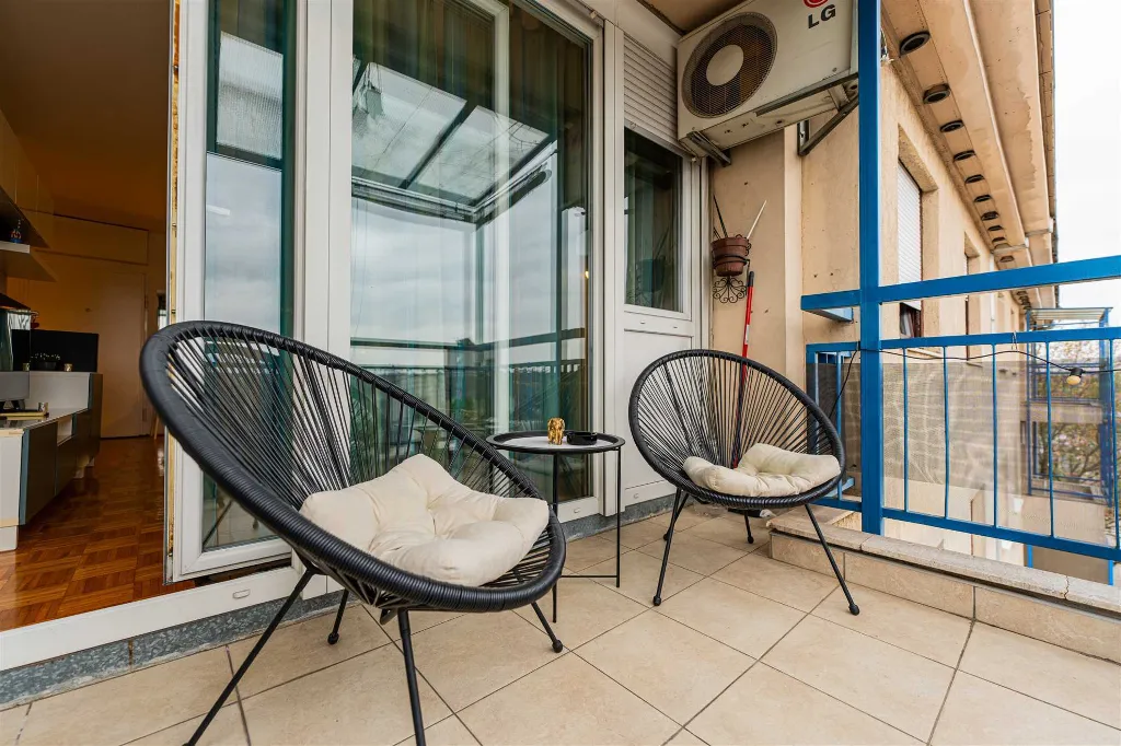 Zagreb 2-Bedroom Apartment with Loggia & Garage Parking