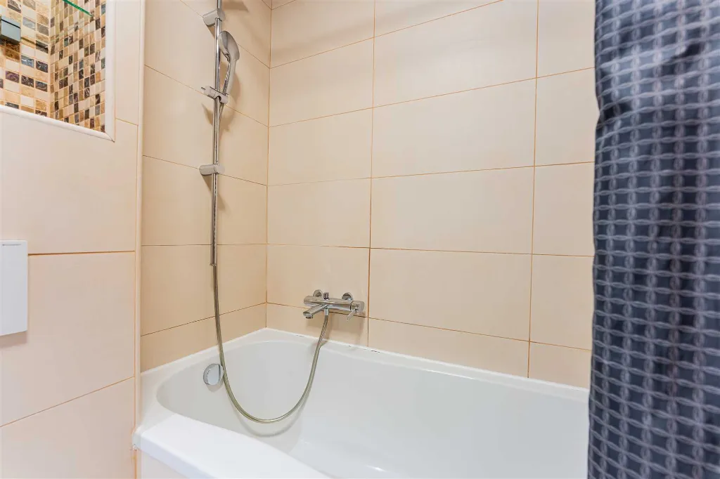 Zagreb 2-Bedroom Apartment with Loggia & Garage Parking