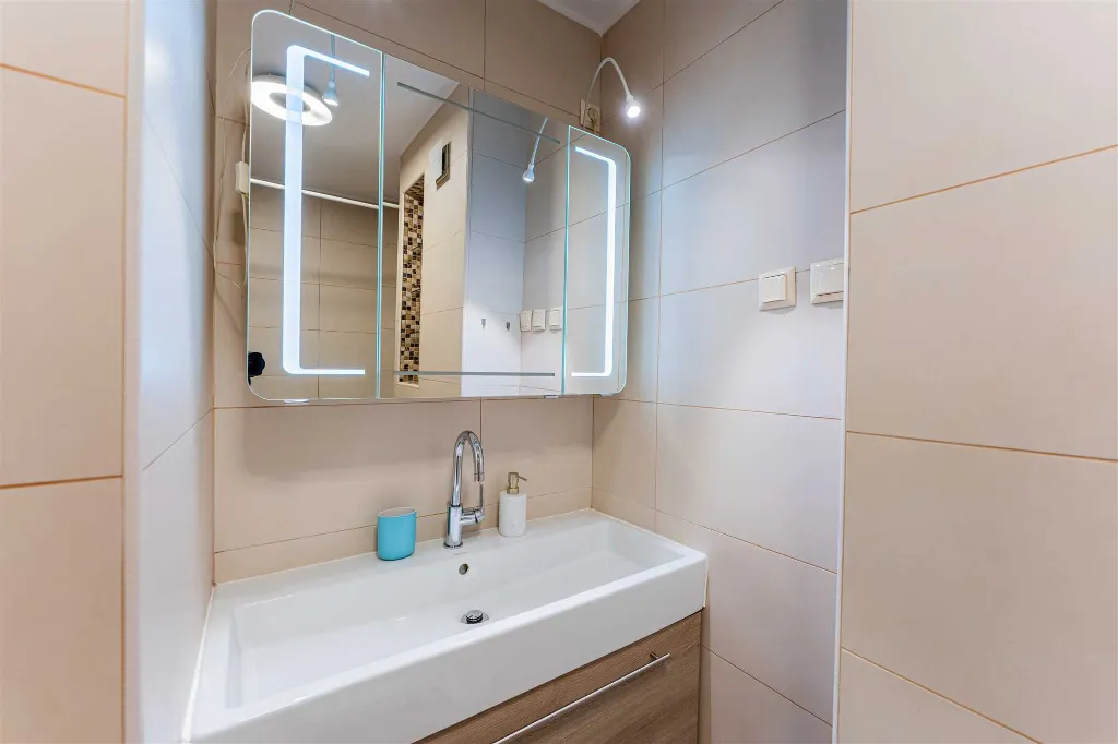 Zagreb 2-Bedroom Apartment with Loggia & Garage Parking