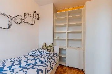 Zagreb 2-Bedroom Apartment with Loggia & Garage Parking