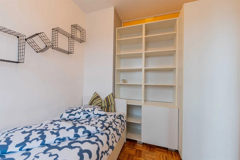 Zagreb 2-Bedroom Apartment with Loggia & Garage Parking