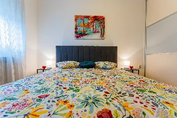 Zagreb 2-Bedroom Apartment with Loggia & Garage Parking