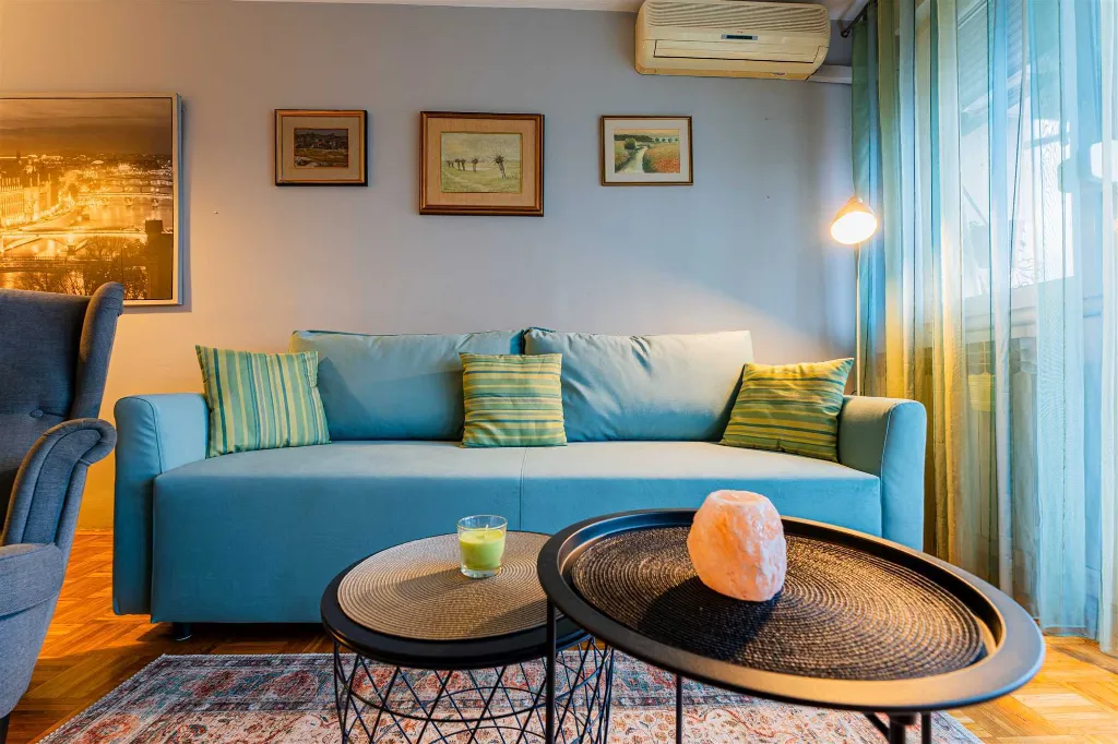Zagreb 2-Bedroom Apartment with Loggia & Garage Parking