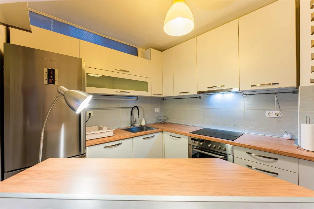Zagreb 2-Bedroom Apartment with Loggia & Garage Parking