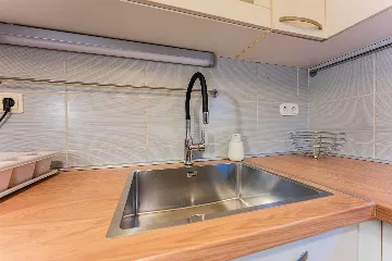 Zagreb 2-Bedroom Apartment with Loggia & Garage Parking