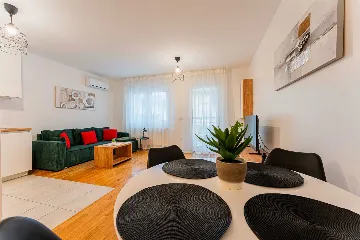 Zagreb Apartment with 2 Bedrooms and Parking
