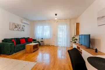 Zagreb Apartment with 2 Bedrooms and Parking