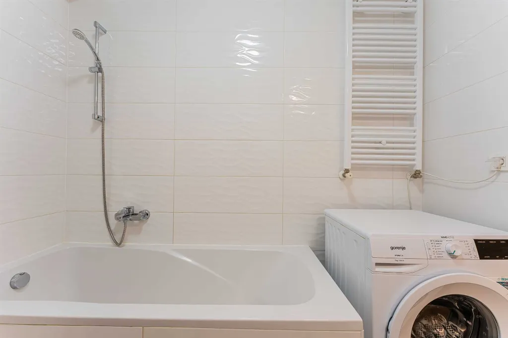 Zagreb Apartment with 2 Bedrooms and Parking